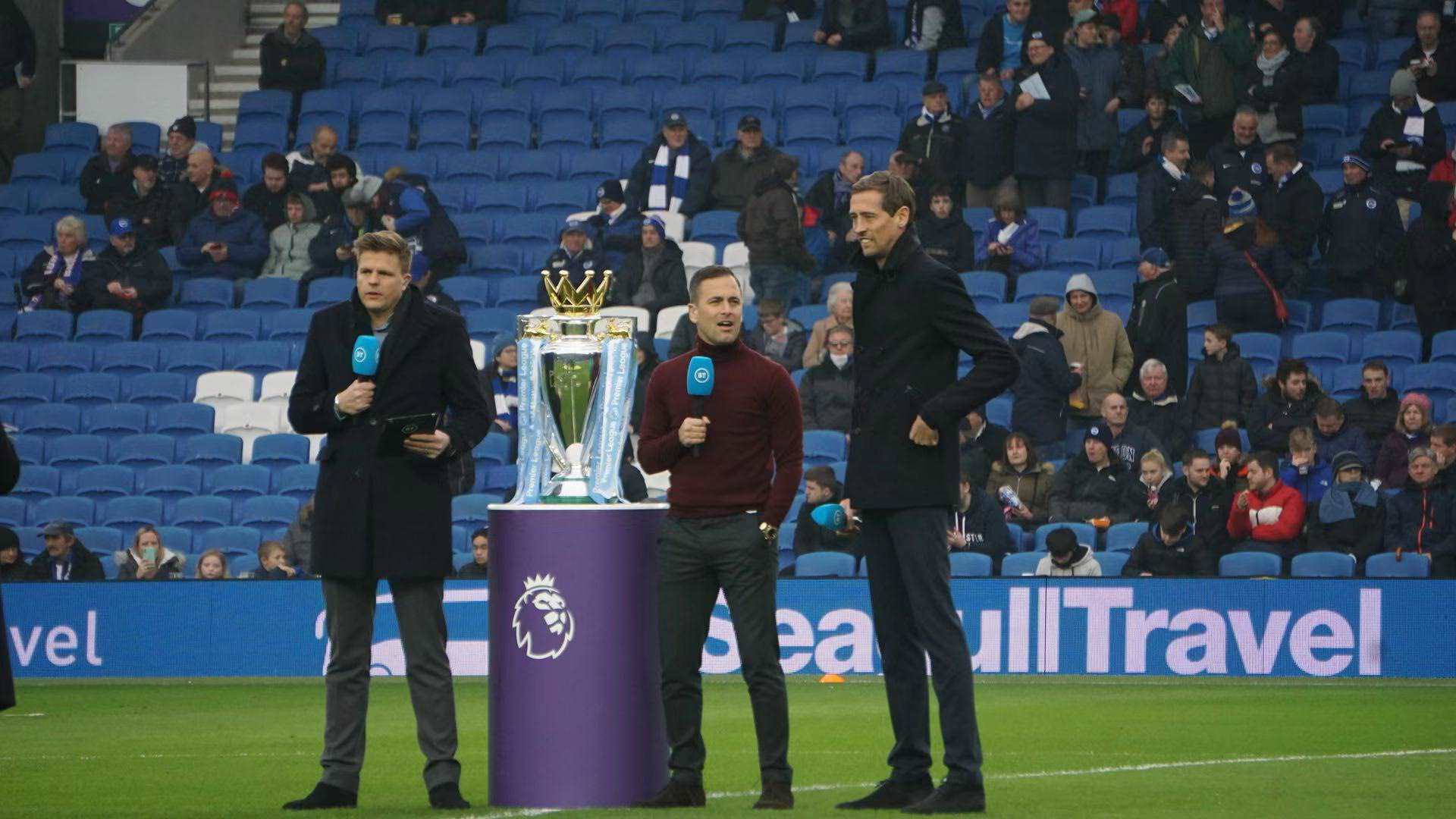 但却是她们 但却是她们