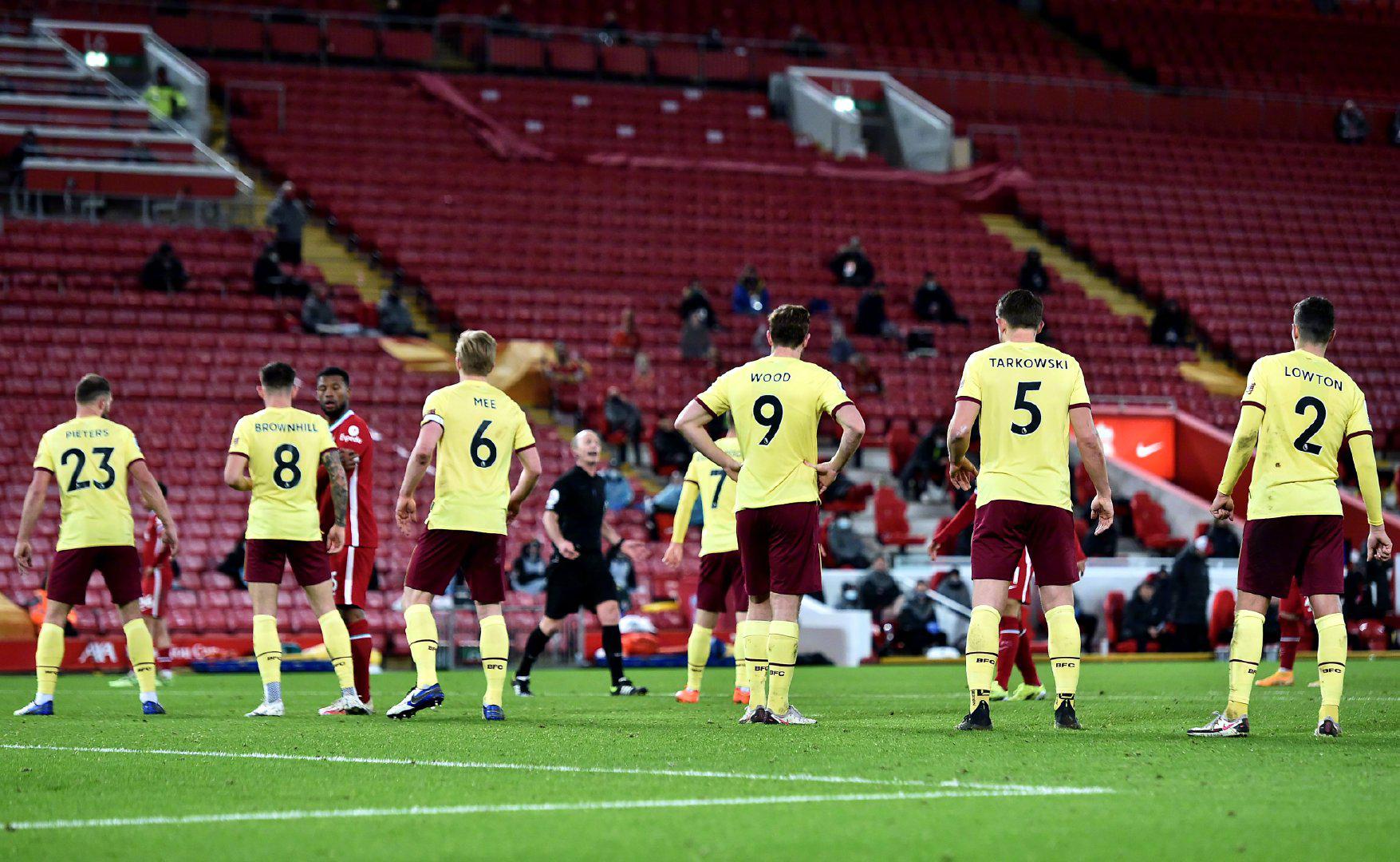 愛德華茲砍下26分8籃板 東契奇因傷退場 歐文單場39分帶領森林狼戰勝獨行俠.